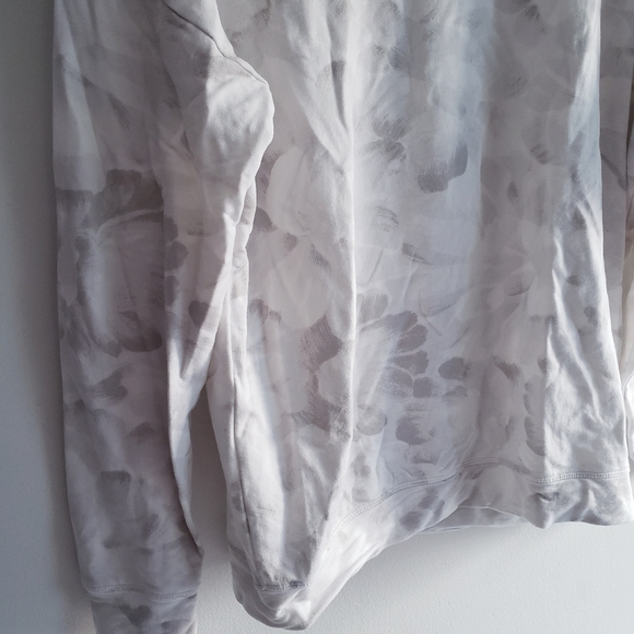 Athleta Luxe Balance Printed Pullover Sweatshirt Grey Chakra Floral Buff Small - Picture 10 of 10